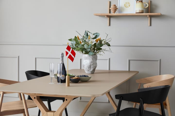 Celebrating Denmark flagga 40 cm, Oak-brass Andersen Furniture