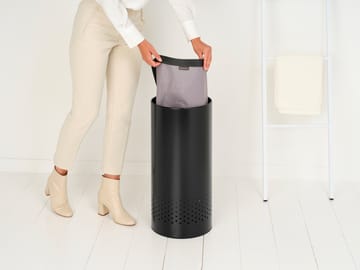 Brabantia tvättkorg plastlock 35 L - Mattsvartt - Brabantia