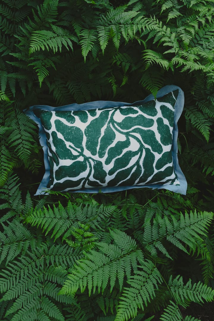 Leaves kuddfodral konstraterande vinge 48x68 cm, Green-blue Fine Little Day