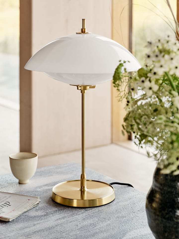 Clam bordslampa 50 cm, Opal-brass Fritz Hansen