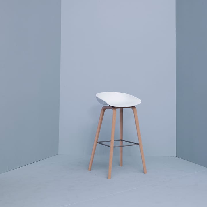 About a Stool 32 Low barstol, Concretegrey-svart stöd o stativ HAY