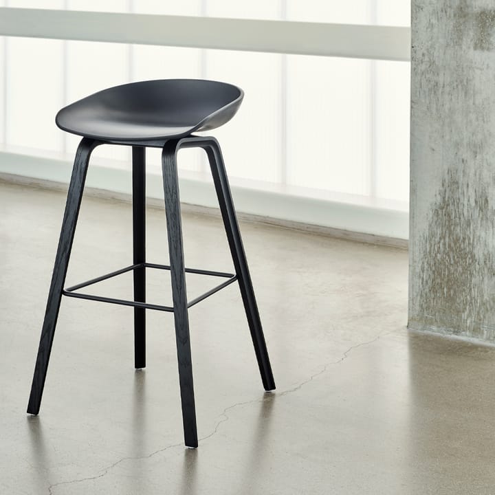 About a Stool 32 Low barstol, Concretegrey-svart stöd o stativ HAY