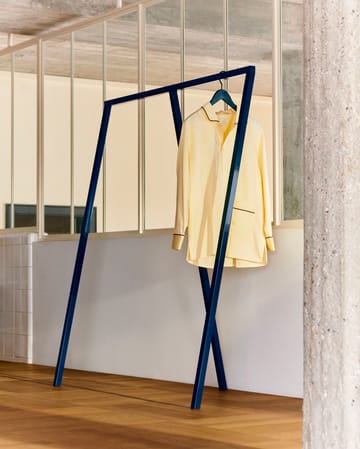 Loop Stand Wardrobe klädhängare - Deep blue - HAY