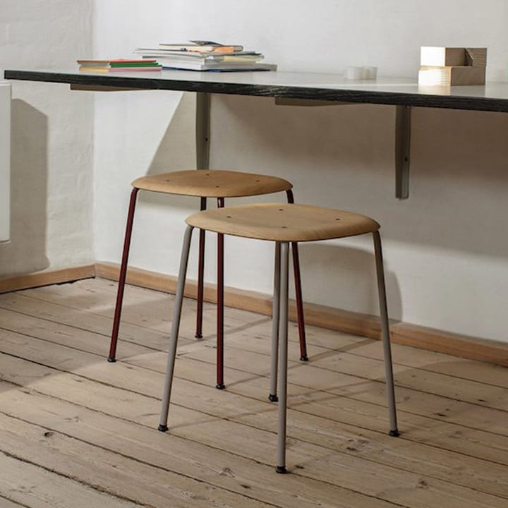 Soft Edge 70 pall, Black oak-svart stålstativ HAY