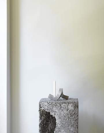 Crooked ljusstake 1 - Warm grey - Normann Copenhagen