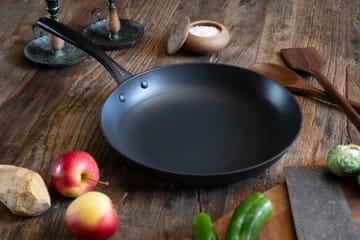 Satake stekpanna i lättviktsgjutjärn non stick - 30 cm - Satake