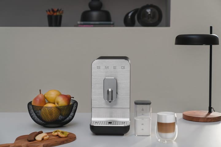 Smeg espressomaskin med behållare automatisk - Svart - Smeg