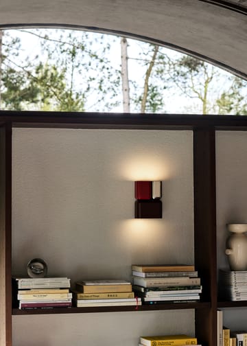 Tabata LN10 vägglampa - Dark burgundy-vermilion red - &Tradition