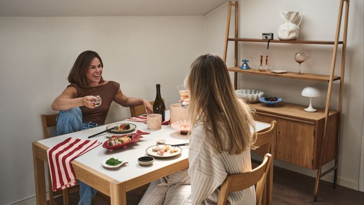 Med porslin, glas, detaljer och textilier från Byon kan du skapa en härlig sushi-middag mitt i veckan. Duka upp med fint porslin, servetter och finglas för att sätta guldkant på vardagen.